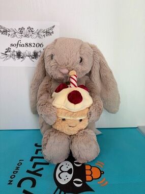 AUTHENTIC❗️Jellycat bashful beige bunny birthday cake- NWT & Dust Bag